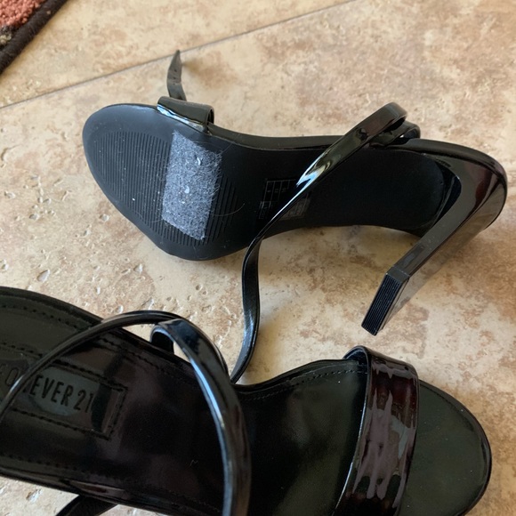 Sandals - Picture 3 of 5